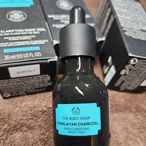 Th Body Shop - Himalayan Charcoal Skin Clarifying Night Peel